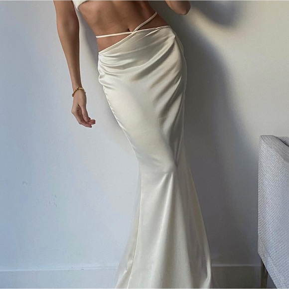 JAIDA MAXI SKIRT
Camila Coelho - Picture 2 of 4
